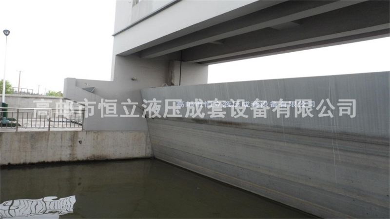 鋼壩閘門(mén)